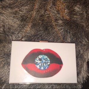 👄 LIPS DIAMOND CLUTCH WITH CHAIN STRAP